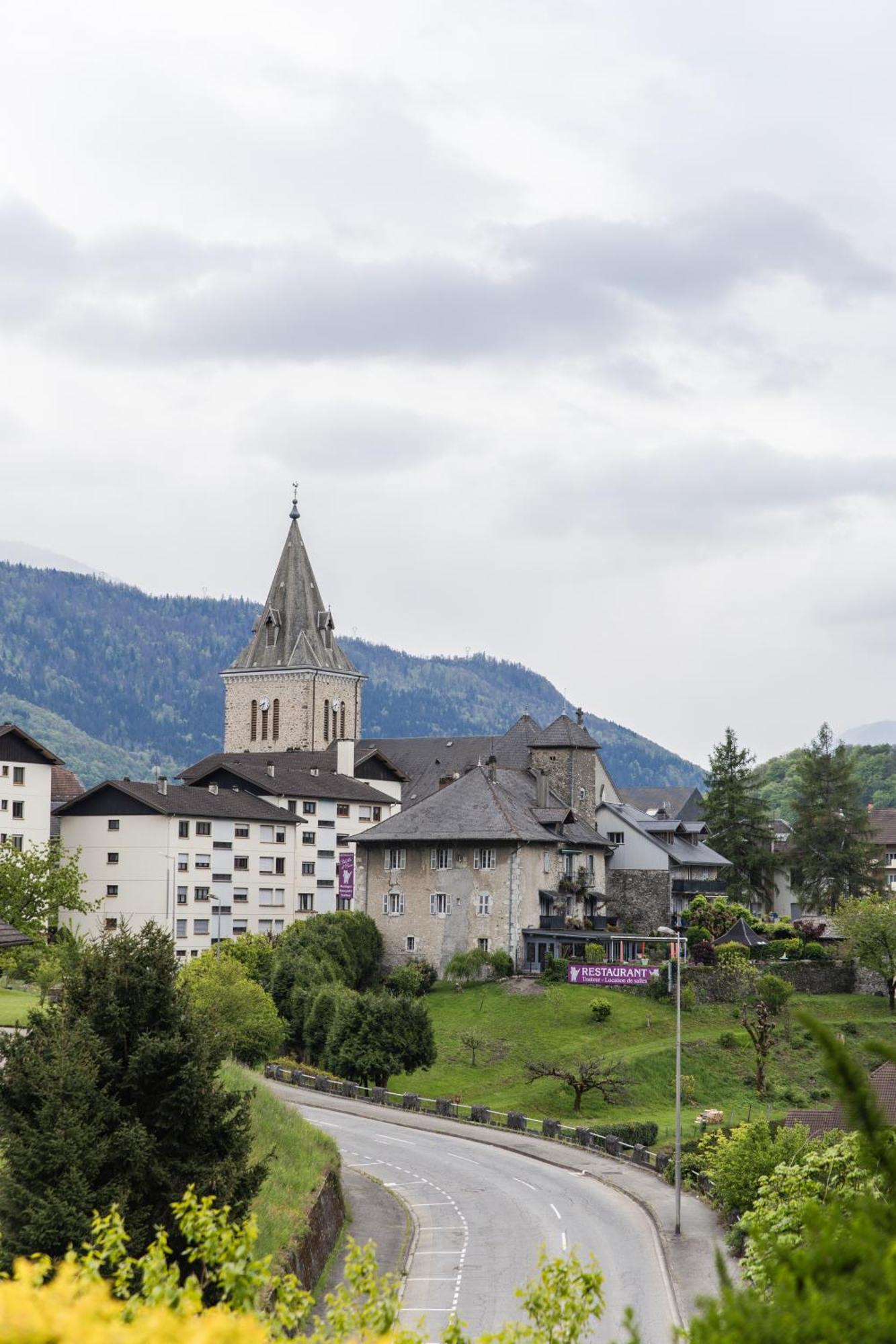 Appartement En Rez-De-Chaussee Avec Vues Sur Les Montagnes Ugine Exterior foto