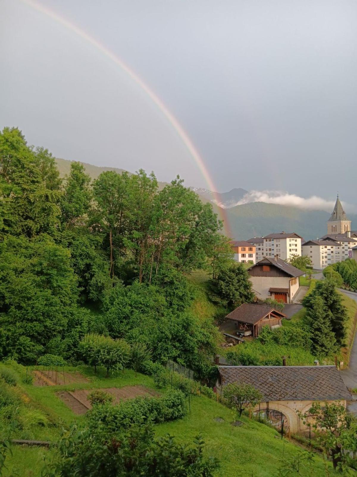 Appartement En Rez-De-Chaussee Avec Vues Sur Les Montagnes Ugine Exterior foto